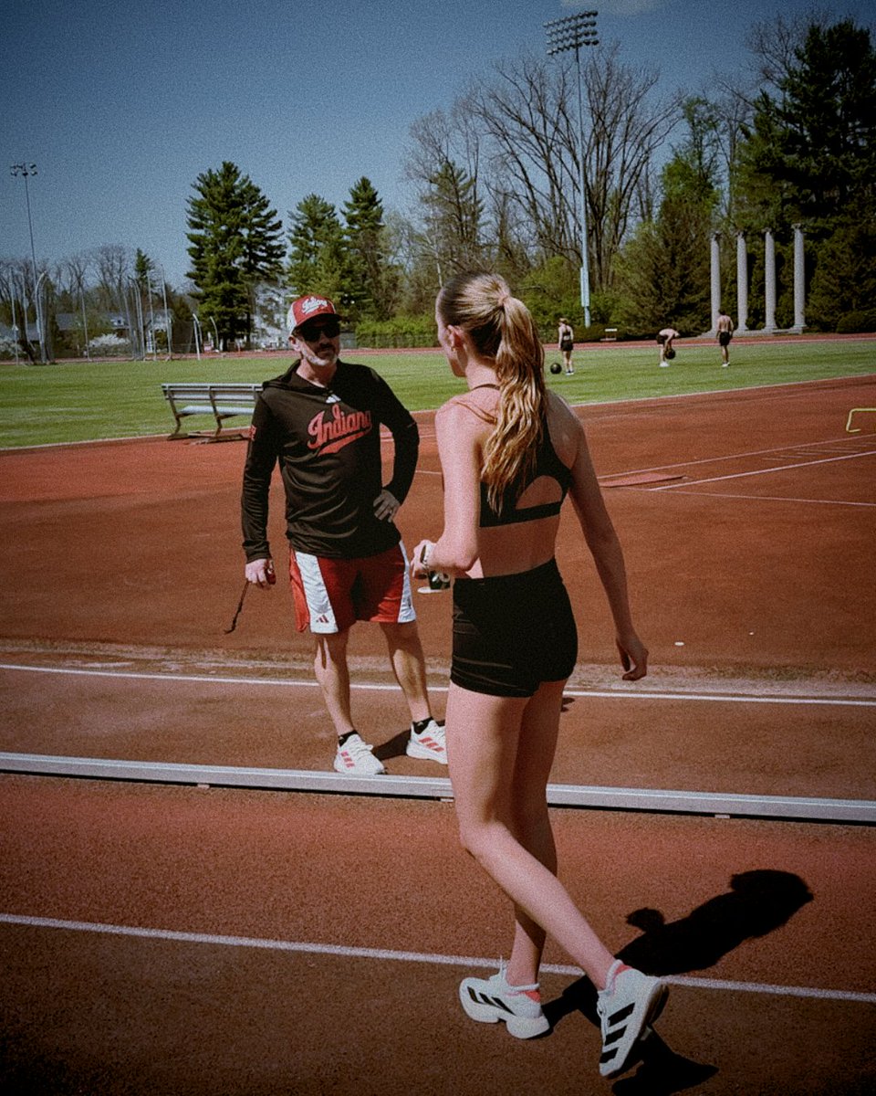 trackallaccess's tweet photo. Indiana sophomore Veronica Hargrave completes a 1500m pace workout nine days before running 1:59 in the 800m and breaking the 2-minute barrier for the first time. 

The Workout: 2 sets of 5x300m https://t.co/aeXZPVGT32