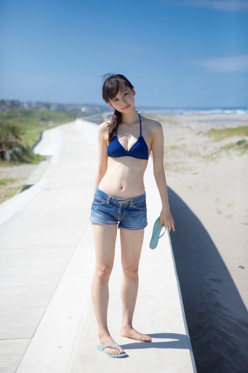 MissGravureHQ's tweet photo. A summer memory with a debutante’s unforgettable sparkle.
Asuka Hanamura brings fresh beauty straight to the sea 💕

鮮烈なグラビアデビューで話題を集めた華村あすか。
忘れられない夏の思い出を、海辺でまぶしく魅せます💕
#AsukaHanamura #JapaneseGravure #Swimsuit #PureGlow #MissGravure

👉 Link here（or🔍𝗔𝘀𝘂𝗸𝗮 𝗛𝗮𝗻𝗮𝗺𝘂𝗿𝗮）
https://t.co/E26cfQ4NEo

Available in Japanese, English, Korean, Simplified Chinese, and Traditional Chinese.
※Official product from a Japanese publisher.