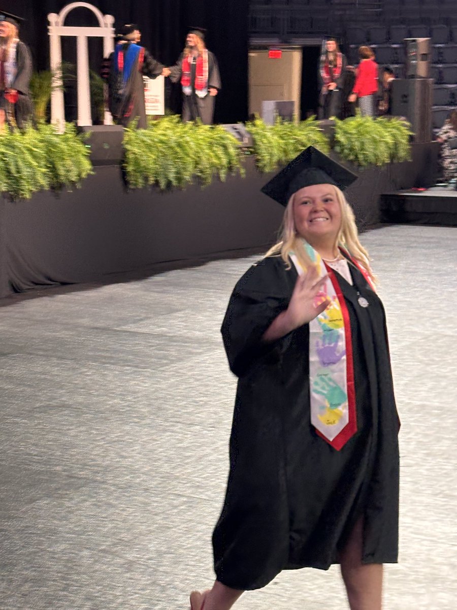 HC_Principal's tweet photo. Congrats Peyton! We are so proud of you. #UGAGrad https://t.co/JE4bkPyPRg