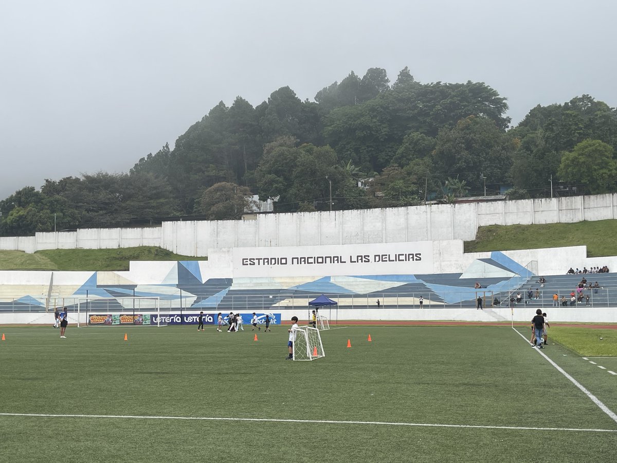 AloudSports's tweet photo. #FinalSub17
🥶 Así el ambiente previo a la gran final de la categoría Sub17 entre C.D. HÉRCULES 🆚 C.D. ÁGUILA en el Estadio Nacional Las Delicias.
🟢AloudSports https://t.co/HvfovwvXEG