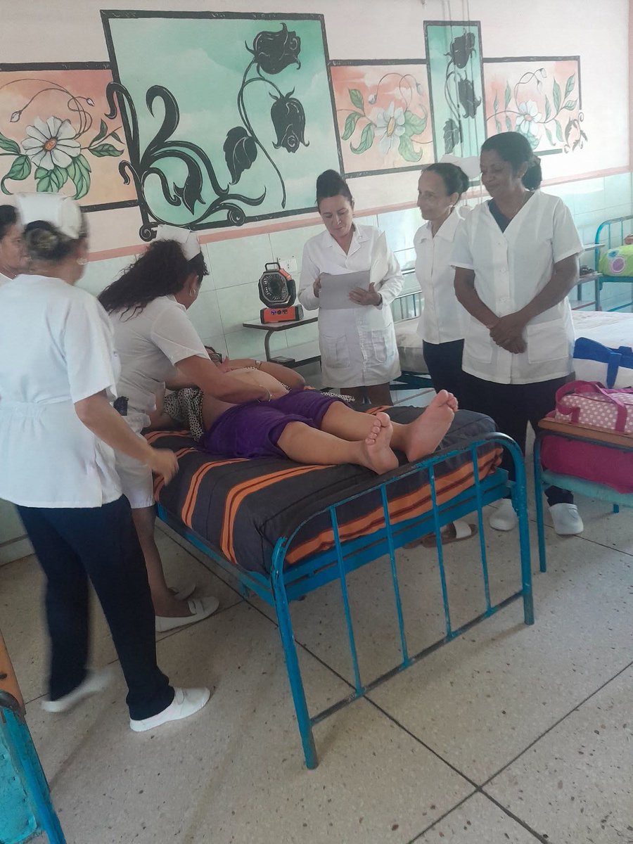 enfedpshlg's tweet photo. 💥 #EnfermeríaHolguin en el Centenario 
Mes de la Obstétricia y #Enfermería,  las enfermeras del PSH Mario Muñoz Monroy de #RafaelFreyre, realizan Visita Conjunta a gestante, evaluando cumpliendo protocolo en el Manejo del Código Rojo y las Guías de Actuación en el primer nivel. https://t.co/Ynl6undWLW