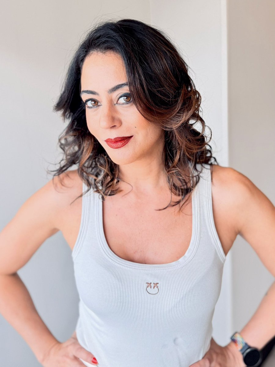 * Carol Castro * tweet media