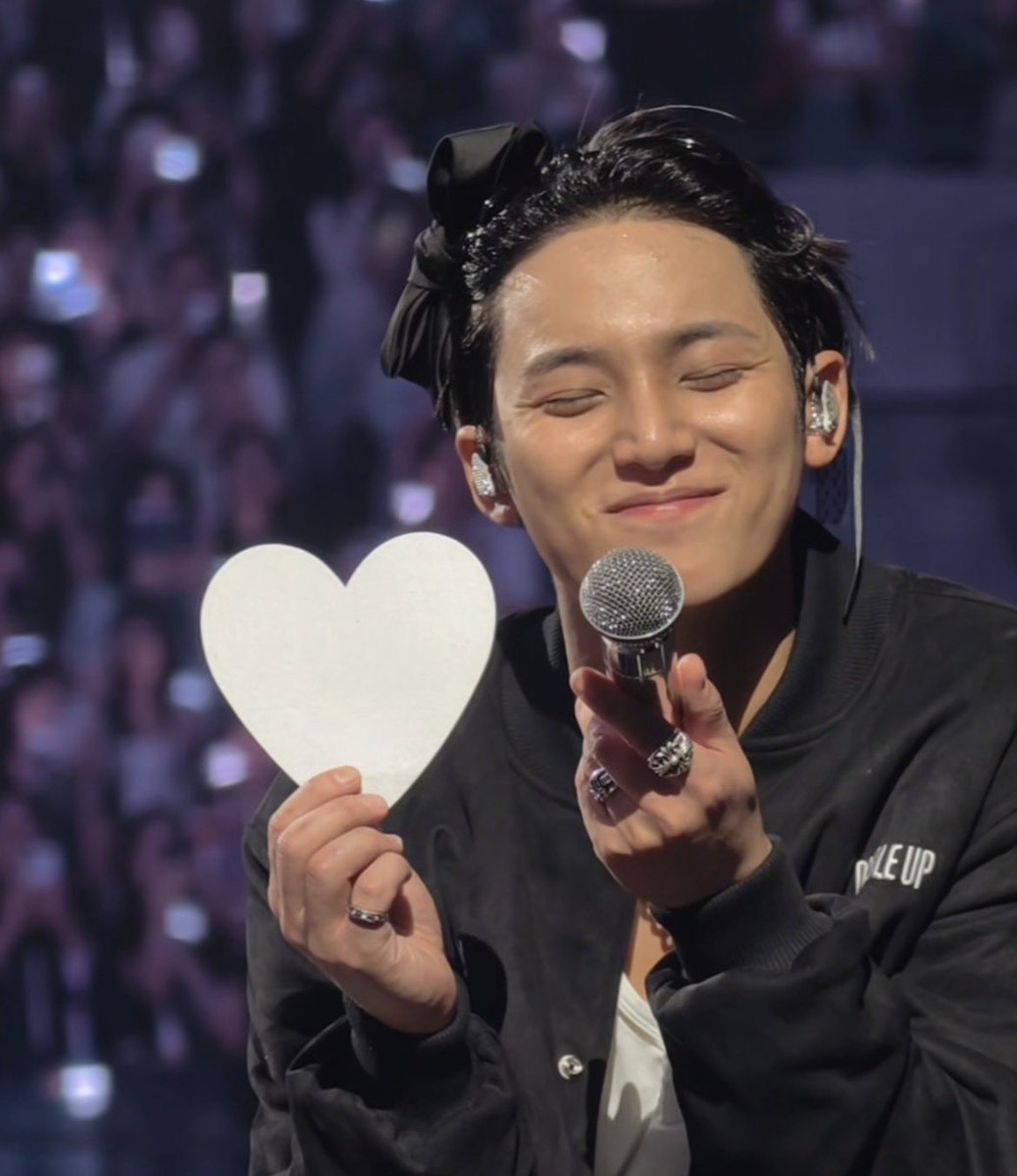 sometimes i think about how many people found happiness because of kim mingyu’s existence alone and it makes my heart so full 🤍