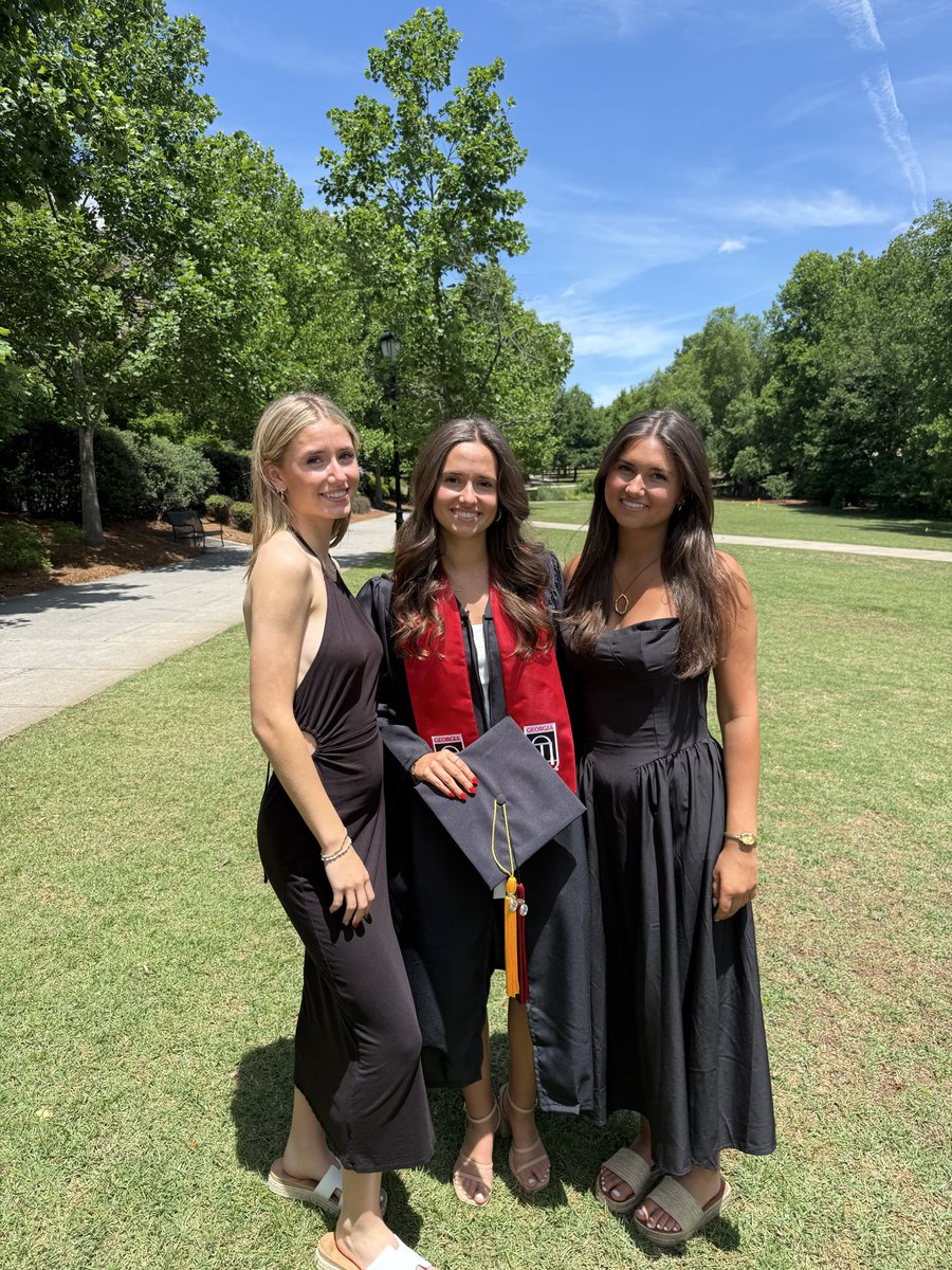 GjelsvikBrian's tweet photo. #UGAGRAD so proud of you Payton!!! Congrats kiddo!! https://t.co/HzWG8YRzlL