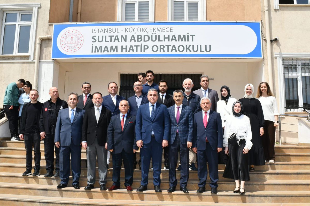 KucukcekmeceMeb's tweet photo. Kaymakamımız Mustafa ANTEPLİOĞLU ve İlçe Millî Eğitim Müdürümüz Emin ÇIKRIKÇI, Sultan Abdülhamit İHO’da düzenlenen Kur’an-ı Kerim’e Geçiş Merasimi Programı’na katıldı.

Emeği geçen yönetici, öğretmen ve velilerimize teşekkür ediyor, öğrencilerimizi tebrik ediyoruz. https://t.co/V72j5rs53W