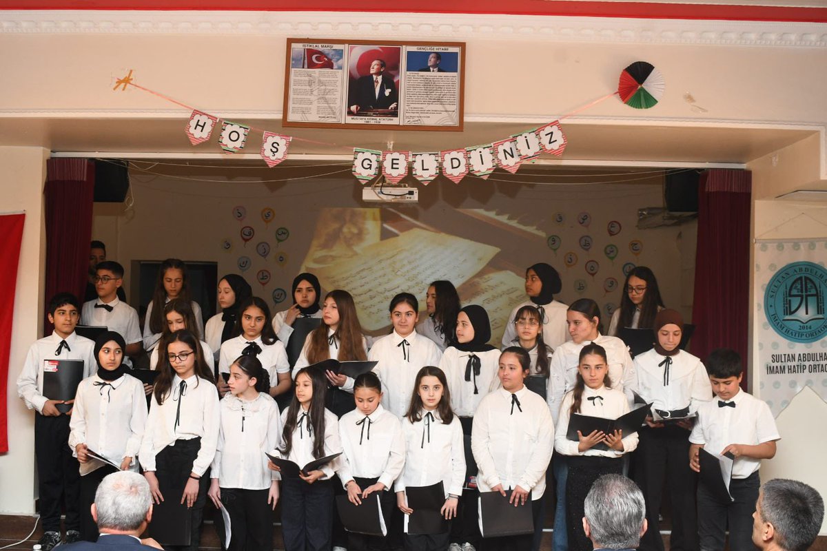 KucukcekmeceMeb's tweet photo. Kaymakamımız Mustafa ANTEPLİOĞLU ve İlçe Millî Eğitim Müdürümüz Emin ÇIKRIKÇI, Sultan Abdülhamit İHO’da düzenlenen Kur’an-ı Kerim’e Geçiş Merasimi Programı’na katıldı.

Emeği geçen yönetici, öğretmen ve velilerimize teşekkür ediyor, öğrencilerimizi tebrik ediyoruz. https://t.co/V72j5rs53W