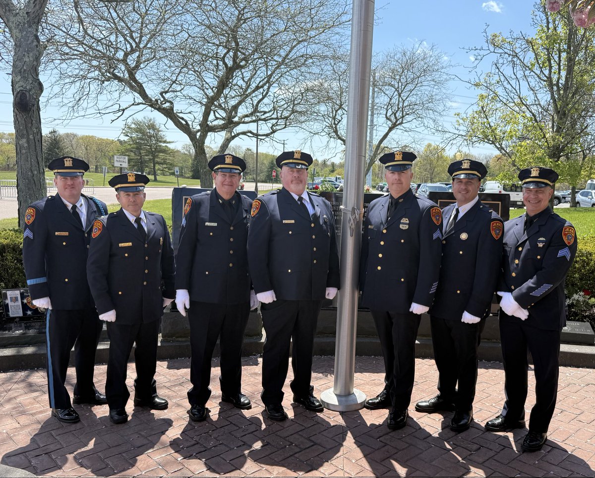 SuffolkSOA's tweet photo. Members of the SOA stood shoulder to shoulder with the PBA and SDA to honor our fallen at today's memorial service at SCPD Headquarters. The Suffolk SOA proudly honors the courage, sacrifice, and dedication of all law enforcement officers across our nation. https://t.co/Jb8e5e3kiu