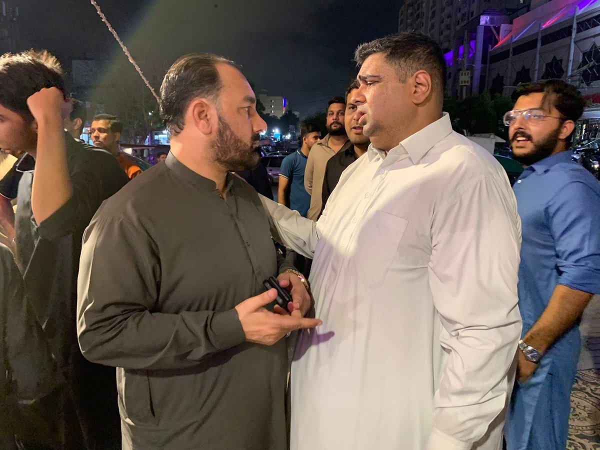 farooqak77's tweet photo. “ معرکہِ حق “ 
یومِ تشکر کے سلسلے میں PS-100 وارڈ 2  ملینیم مال کیمپ کا دوسرا دن۔جنرل سیکریٹری سندھ سینیٹر سید وقار مہدی کی خصوصی آمد کا شکریہ۔ 

#markehaq #Ward2BhuttoKa #PPP4Karachi #PPP #Ward2 #Ward4 #gulshanejamal #askariiv #askari4 #gulistanejohar https://t.co/qCUgpwRZPe