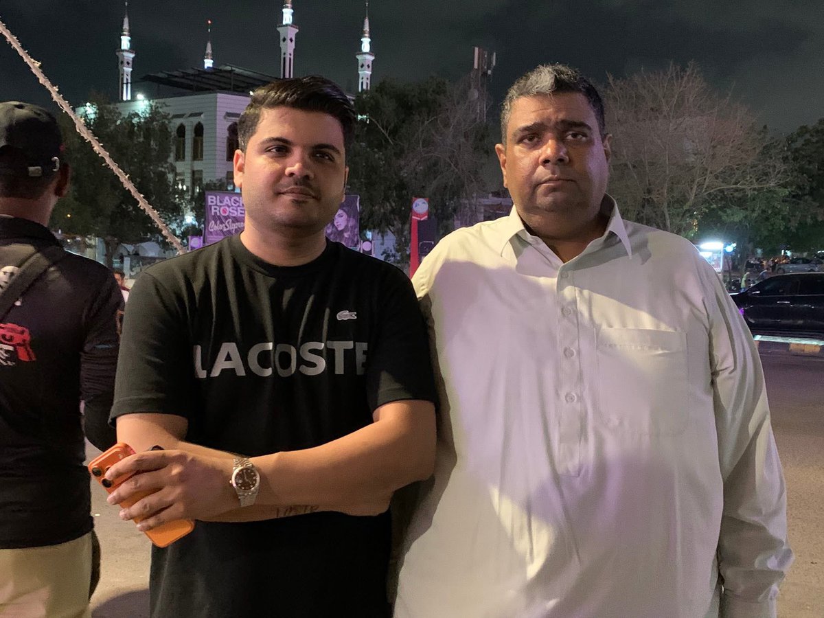 farooqak77's tweet photo. “ معرکہِ حق “ 
یومِ تشکر کے سلسلے میں PS-100 وارڈ 2  ملینیم مال کیمپ کا دوسرا دن۔جنرل سیکریٹری سندھ سینیٹر سید وقار مہدی کی خصوصی آمد کا شکریہ۔ 

#markehaq #Ward2BhuttoKa #PPP4Karachi #PPP #Ward2 #Ward4 #gulshanejamal #askariiv #askari4 #gulistanejohar https://t.co/qCUgpwRZPe