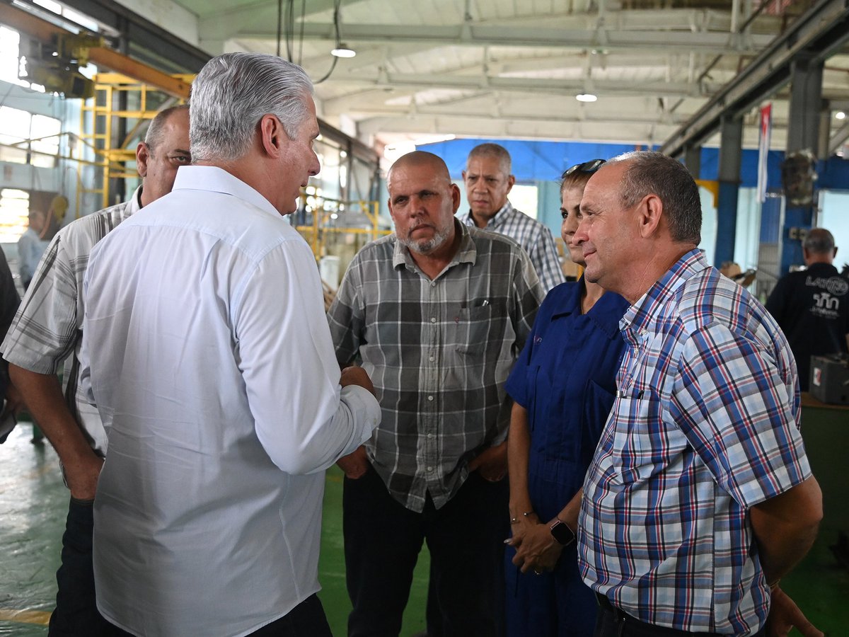 PresidenciaCuba's tweet photo. 👨‍🔧| Conoció en ambas de los trabajos que se realizan, como parte del programa estratégico que desarrolla el país para recuperar capacidades y aumentar la generación eléctrica. https://t.co/GosVZtQzG5