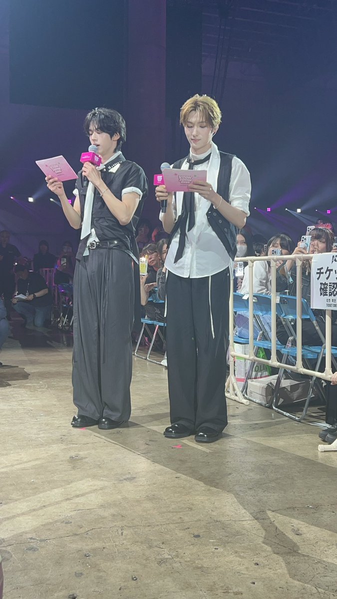 styu__ka's tweet photo. 初めてKCON行ってきたけど
ほんとに足死んだ😩
GWの5連勤後のご褒美連休は今日で終わり！
大優勝は目の前で
司会始めた推しが拝めたこと👼🩵
#KCON https://t.co/IyRHo6IgzD