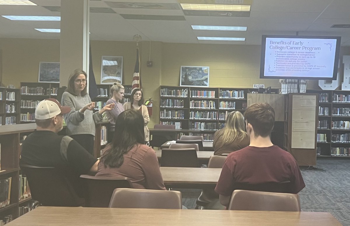WCC_DualEnroll's tweet photo. The Office of Dual Enrollment has been busy this spring!
From the Early College and Career Program information session with @GCPSMaroonTide to the Rural Education Summit with @virginia_tech and then to the HEALS graduation with @emoryhenry1836, partnerships are critical. (1/2) https://t.co/imVbZm3fNG