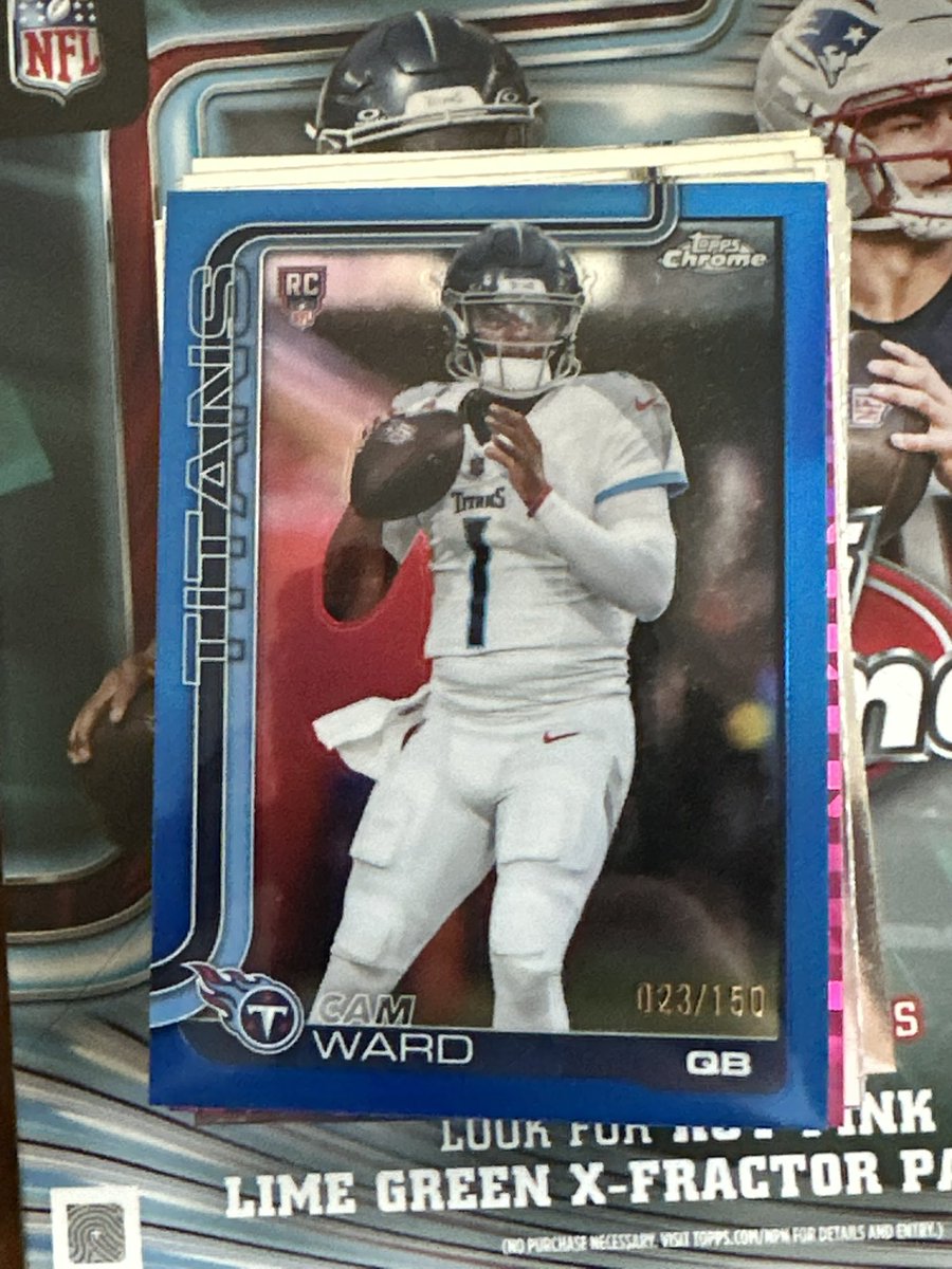 ParkingLotRips's tweet photo. Got two topps chrome mega boxes off of topps website last Friday. Things were looking very rough until the last pack…. best card I’ve hit in awhile

@CardPurchaser https://t.co/5iFKnLRgnm