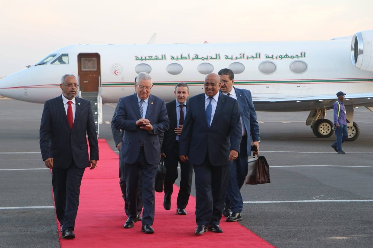 Algerie_aps's tweet photo. Représentant le président de la République #Nasri arrive à Djibouti pour participer à la cérémonie de prestation de serment constitutionnel du Président djiboutien
🔗https://t.co/DkGqJT8cvT https://t.co/UcmOIqhqTo