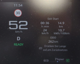 pkerchner's tweet photo. @Herbert_Diess @volkswagen @VWGroup @VQuaschning @gew_nachhaltig @AkkuDoktor 

unfassbar gut - deutlich unter 20k€ nach Förderung

und VERFÜGBAR

man glaubt es nicht

VERFÜGBARE ELEKTROAUTOS 😮😮😮 https://t.co/AuudKl1799