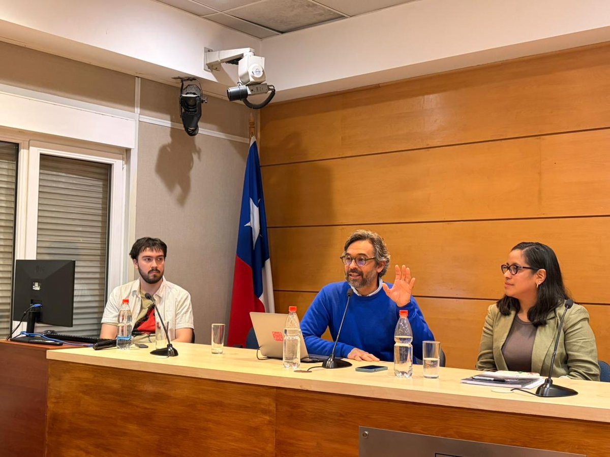 JuridicaIbero's tweet photo. Desde el V Encuentro de Clínicas Jurídicas Ambientales en @uchile, Jorge Peláez e @EscotoIvan  presentaron el Dossier 20 de @JuridicaIbero 

Les invitamos a léelo aquí: https://t.co/xD2c3lZkBv https://t.co/7C4QAHpsvA