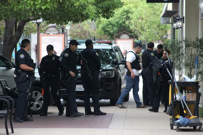 Noozhawk's tweet photo. Update: Santa Barbara Police arrest man on suspicion of attempted murder of a police officer after pellet gun shooting at La Cumbre Plaza Friday morning 
https://t.co/Uz5VG8DKjz https://t.co/WXyZVTDgHU