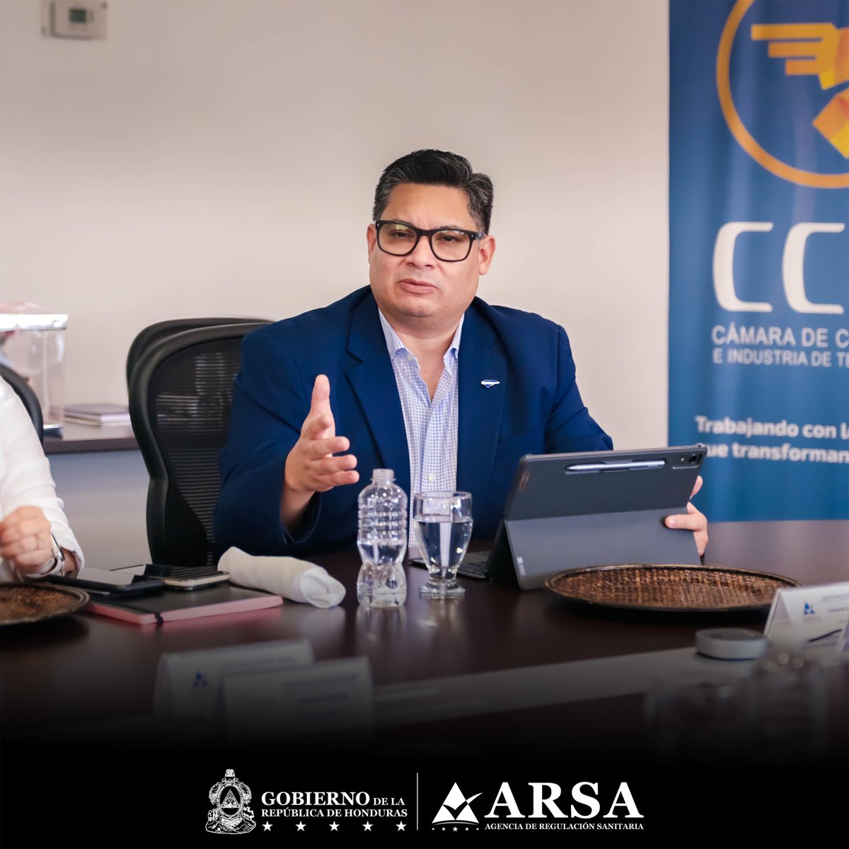 arsa_hn's tweet photo. También se dialogó sobre el fortalecimiento de los controles en Aduanas y el desarrollo de capacitaciones para el sector productivo.

Seguimos trabajando de manera articulada para facilitar procesos, impulsar la competitividad y generar más oportunidades. https://t.co/qBlAPbcB9T