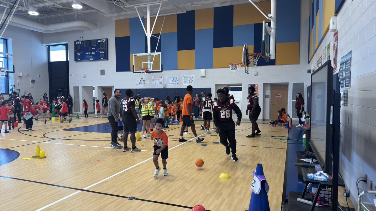 swe_pe's tweet photo. Thank you to the @SC_BulldogFB team for help making our Super Kids Day a success! https://t.co/8bs7yUjvoc
