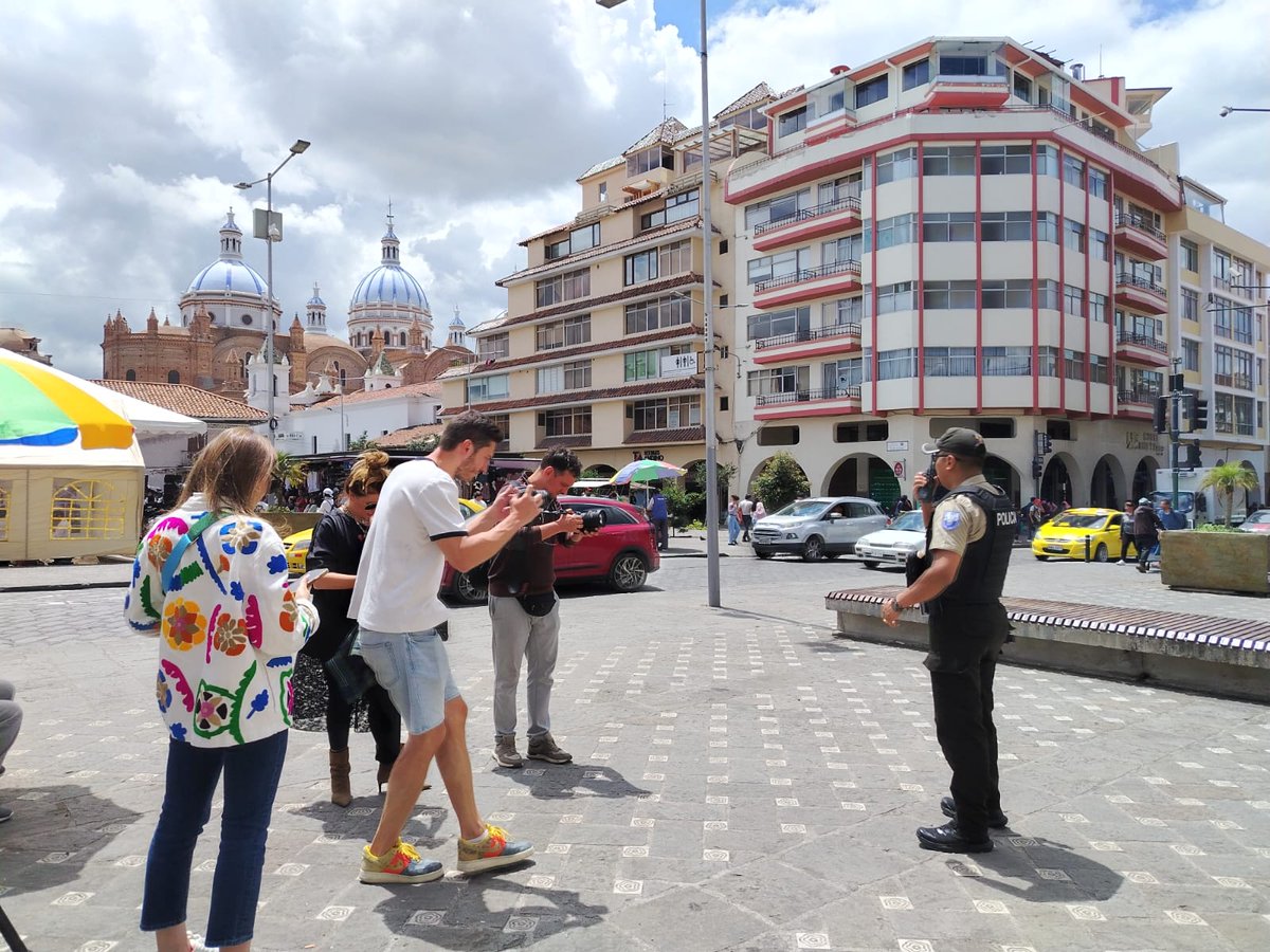 AzuayPrefectura's tweet photo. ¡Continuamos trabajando por la promoción turística de Azuay! 💪
En el marco de las acciones llevadas a cabo por #VisitAzuay, apoyamos con la realización de un documental en Cuenca, para el programa ruso "La Vida de los Demás con Zhanna Badoeva". 💯 https://t.co/95t2n5RGd4