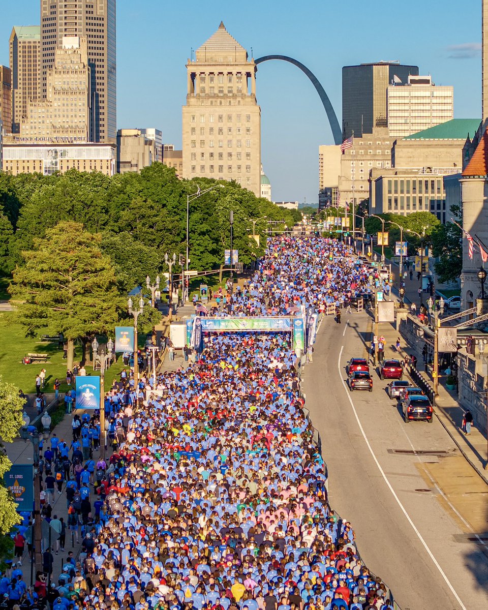 stlaerials's tweet photo. What an incredible turnout yesterday evening for the 2026 Biz Dash 5K in downtown St. Louis! 🏃‍♂️ https://t.co/MTEkja074c