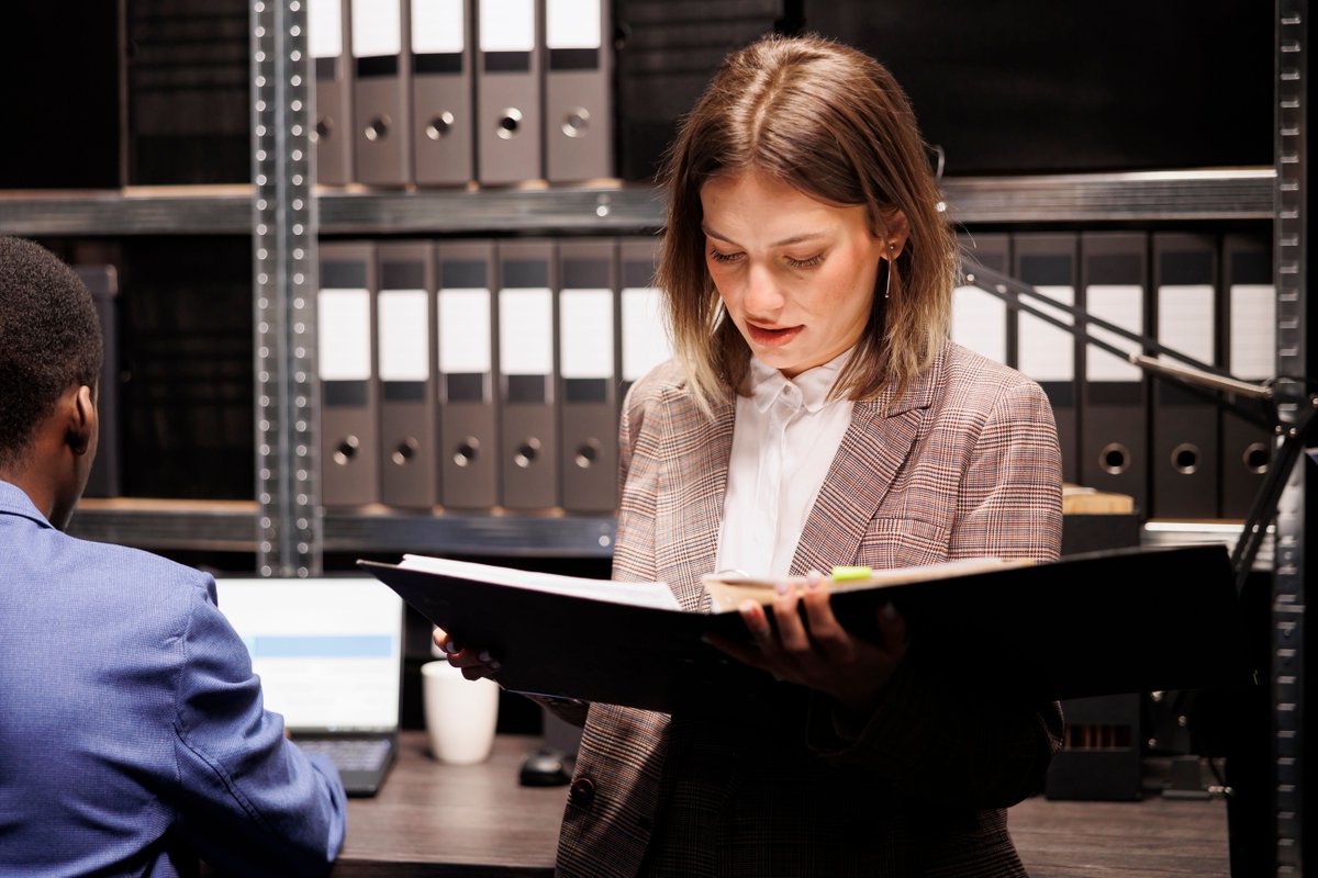 Navigating the legal system? Handel on the Law brings you expert insight with a touch of humor. If you need qualified representation, our directory connects you to experienced attorneys ready to help. How has expert legal advice impacted you? ⚖️🎙️ 
 #handelonthelaw #billhandel