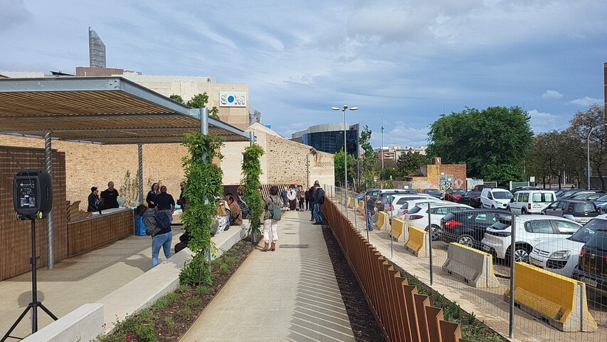 Terra_Futur's tweet photo. Canviant cotxes🚘per verd🌳
Inaugurat el parc agrari urbà de Can Valent primera pesa de l'eix verd de Pintor Alsamora a Nou Barris.
👉Ara queda la gran zona dels pàrquings que desapareixeran en els mesos vinents.🤗 https://t.co/Srf0OOWw1b