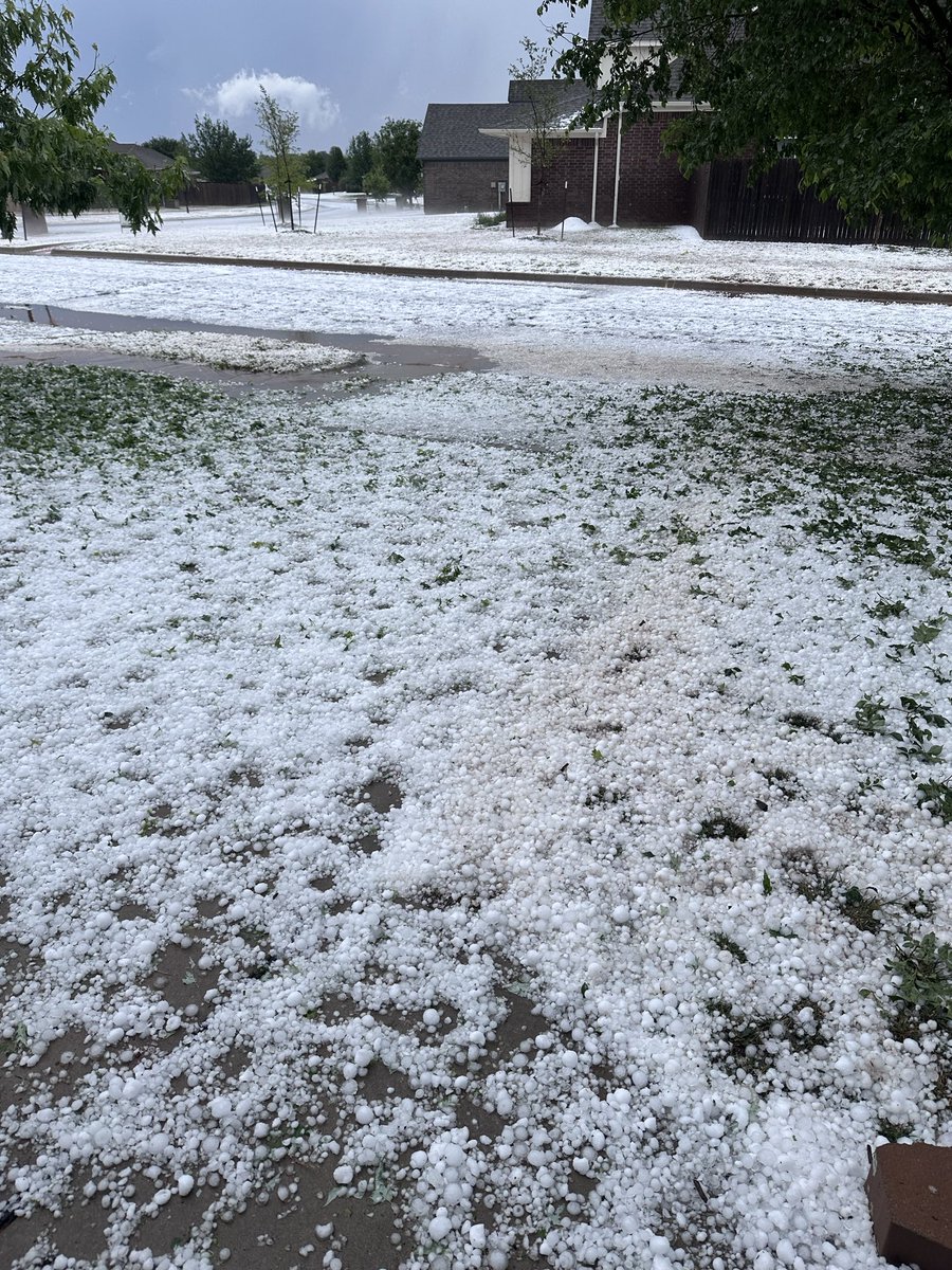 CoachLusher's tweet photo. @MikeMorganKFOR @kfor South Yukon just south of I-40, never seen this amount of hail in my life. https://t.co/rY41lEwX0A