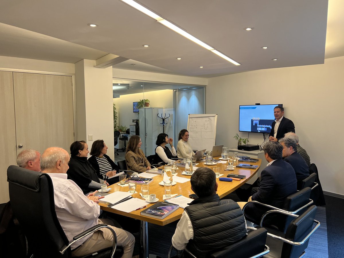 herlombardi's tweet photo. Hicimos una reunión muy productiva  de hoteleros, agentes de viaje, gastronómicos, con las autoridades de @aeropuertosAR

Acordamos mecanismos para profundizar el trabajo en conjunto y mejorar la comunicación.

#DesarrolloEconómico #BuenosAires

@AeropuertosAR @Ahrcc_prensa @Destargentina @Ahtargentina @Aviabue @EnturBA @Visitbaok @Badesarrolloeco