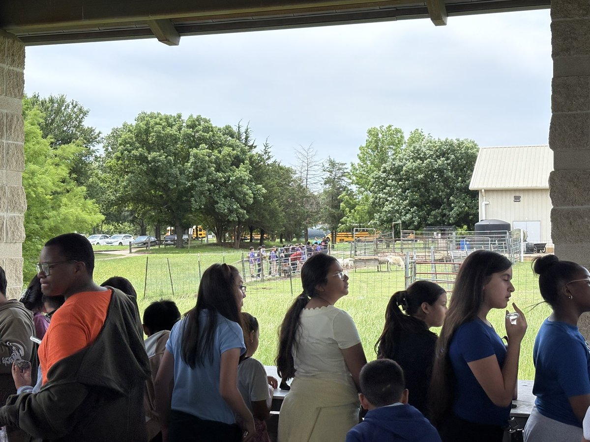disdeec's tweet photo. 5th graders from @Zaragoza_PL discovered how sedimentary rocks and fossil fuels form through geological processes. Where else can you explore geology while you look at goats? Only at the @disdeec! @StellaKastl @AngieGaylord @Dallasacademics https://t.co/llqfL2GOtm