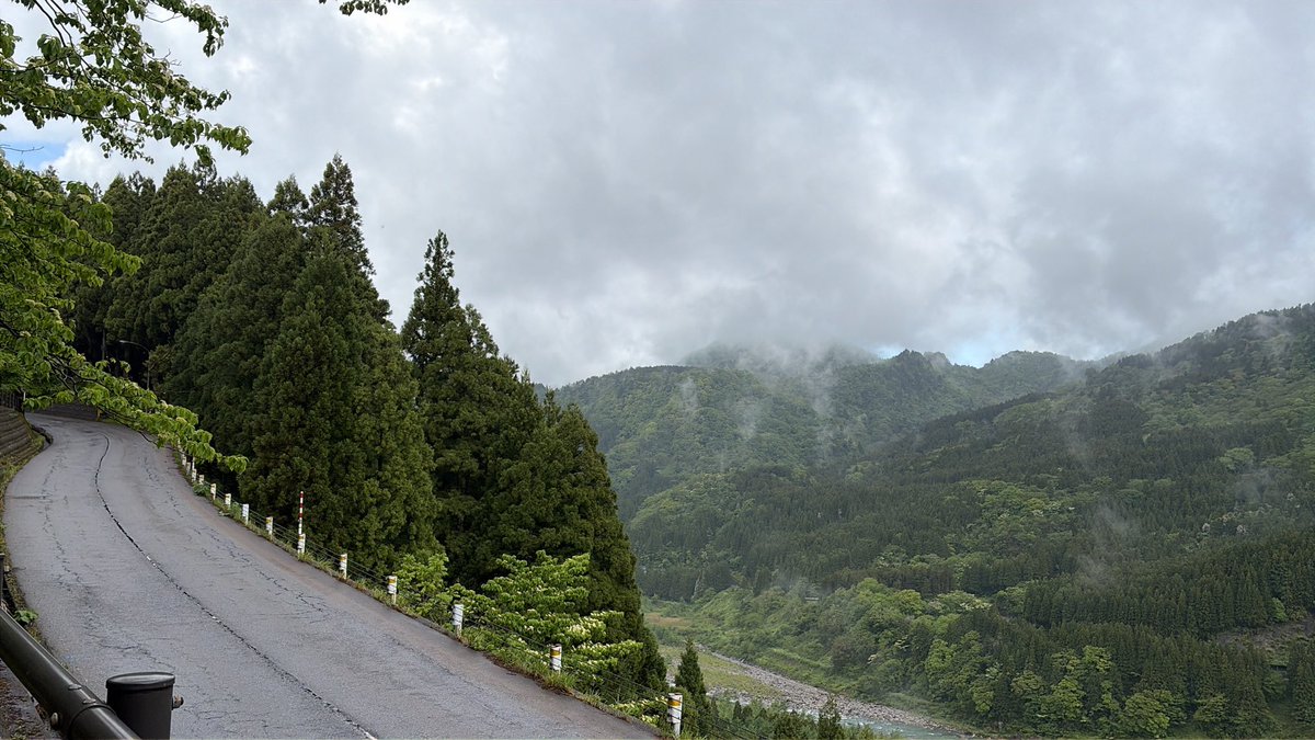nteshima526's tweet photo. おはようございます
今鍬崎山登り始めました。
春の山の風感じています♪ https://t.co/KmdRaSqXOv