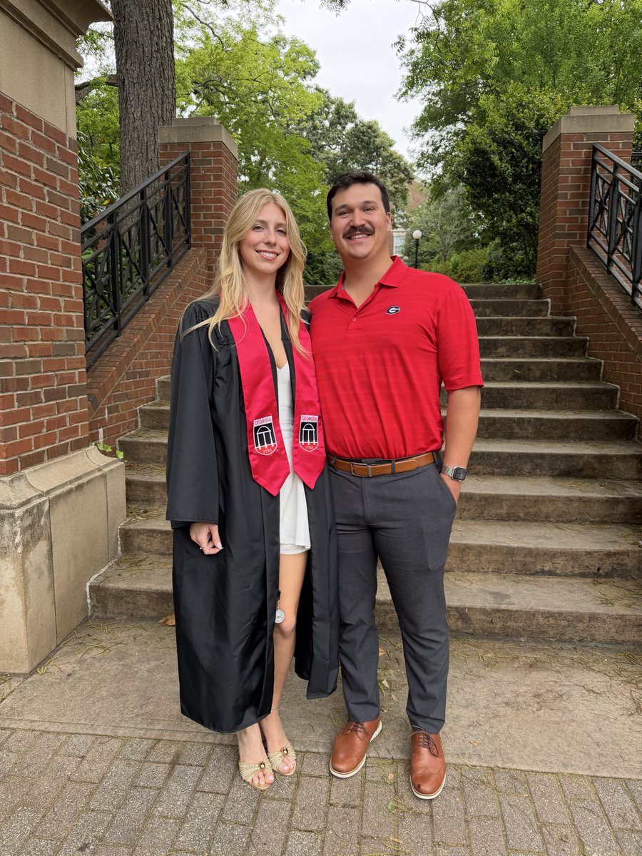MarceloTrevino_'s tweet photo. #ugagrad Congrats Sydney!! Iโm so happy and proud of you!! Love you!! https://t.co/Vt1Z85HUdy