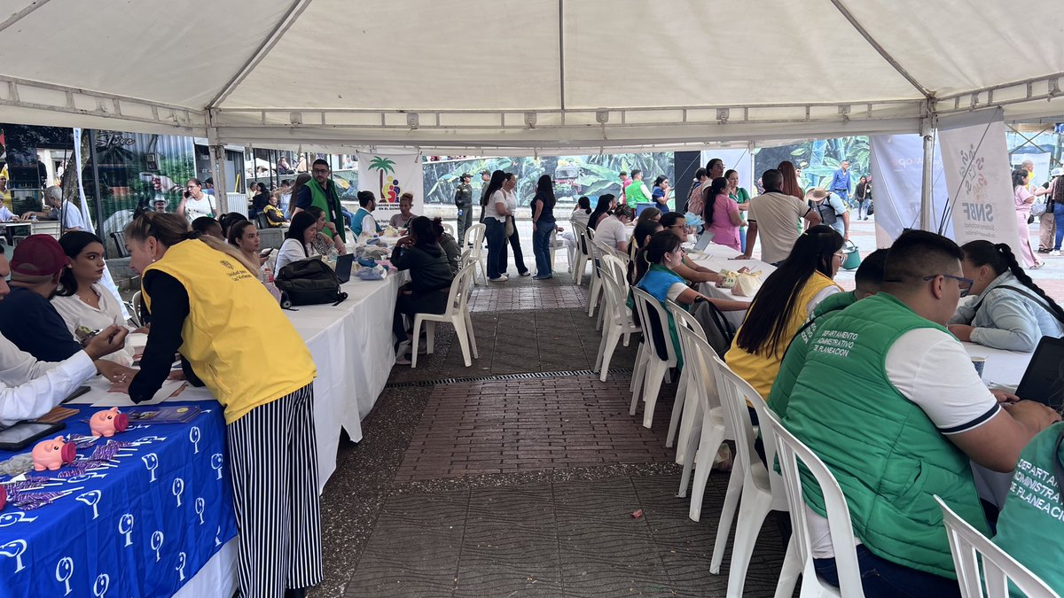 GestComZocc's tweet photo. @ElOIRdelaRegion Encuentro Popular de Economías para la Vida en Armenia, Quindío. Unidades productivas, asociaciones y org. comunitarias fortalecen la economía popular. VIDER y UARIV Quindío, escuchando al territorio #OIRZonaOccidente #VIDER_UNAD #TejiendoSolidaridadTerritorial #OIR_UNAD https://t.co/jG1aU6Nt0K