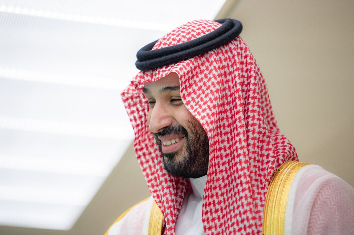 مثلك يفتّح بالرجاء كل مقفول ..
ضحكة حجاجه كل همٍّ تزيله 
#ولي_العهد الأمير #محمد_بن_سلمان