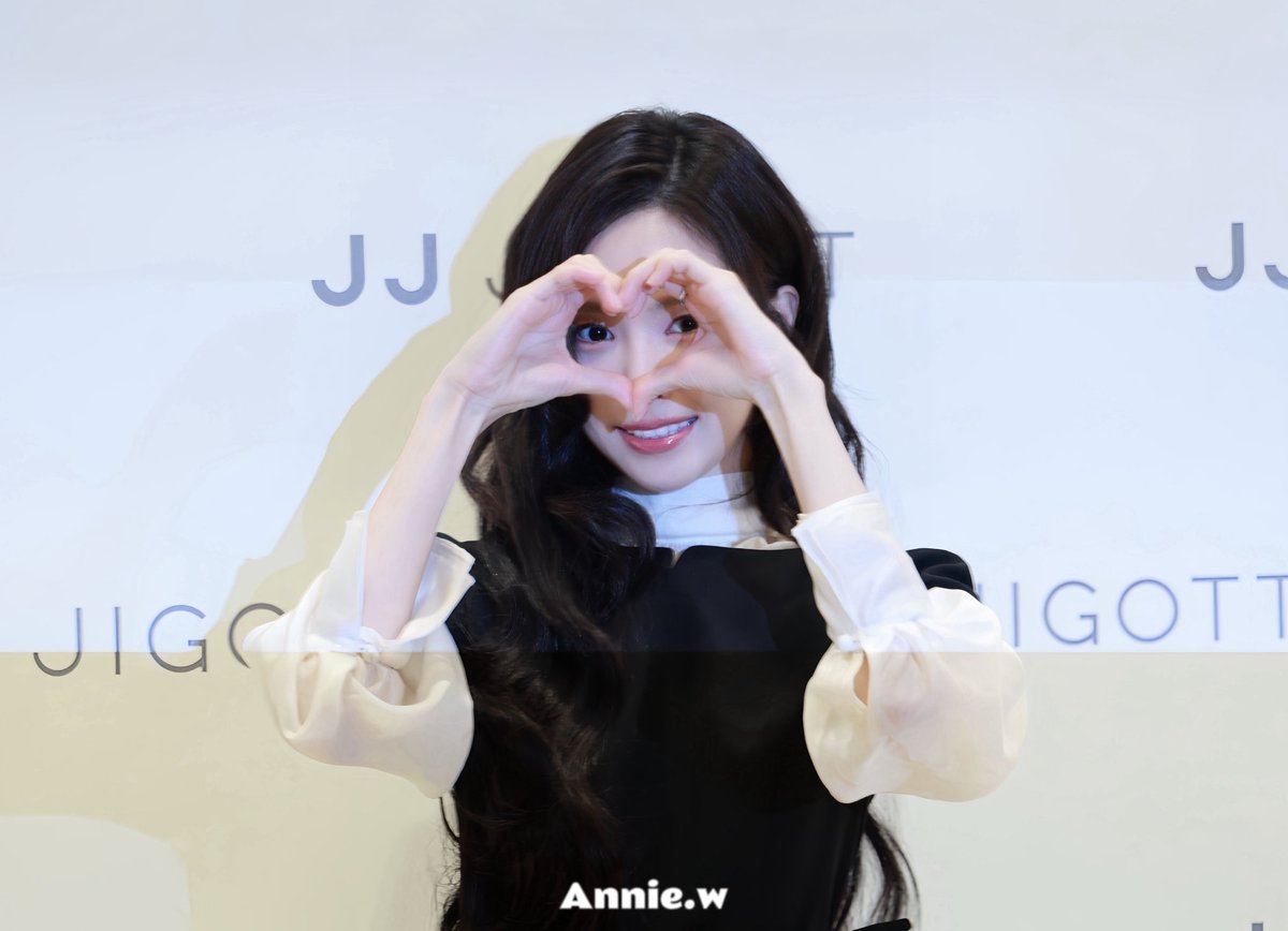 A.W0210 tweet media