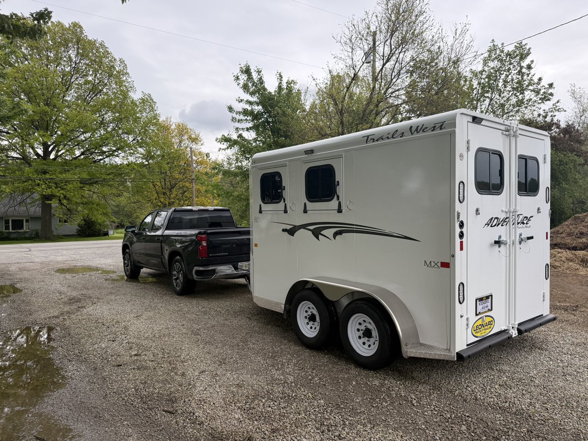 JordanHeck182's tweet photo. 10 years ago I had a single cab F-150 and a bright yellow trailer with blue flames. Now I have a brand new truck and trailer that both myself and the horses are going to enjoy for years to come. https://t.co/ybikXExJtk