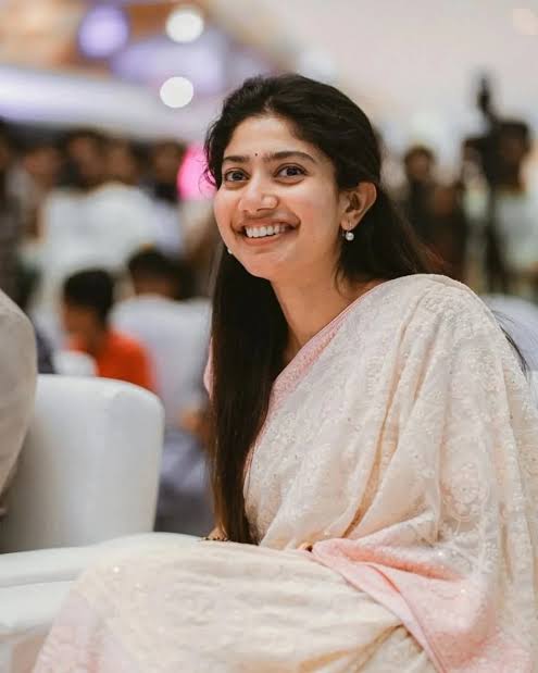 Durga_89's tweet photo. Happy Birthday Queen 😍🧿😇
@Sai_Pallavi92  #SaiPallavi
Wishing your life ahead be filled many more achievements &amp; lot of happiness

Watching you on-screen always fascinates me &amp; your off-screen persona is always inspirational

Continue to be the light you are ♥️
#HBDSaiPallavi https://t.co/gnbCNrbrBy