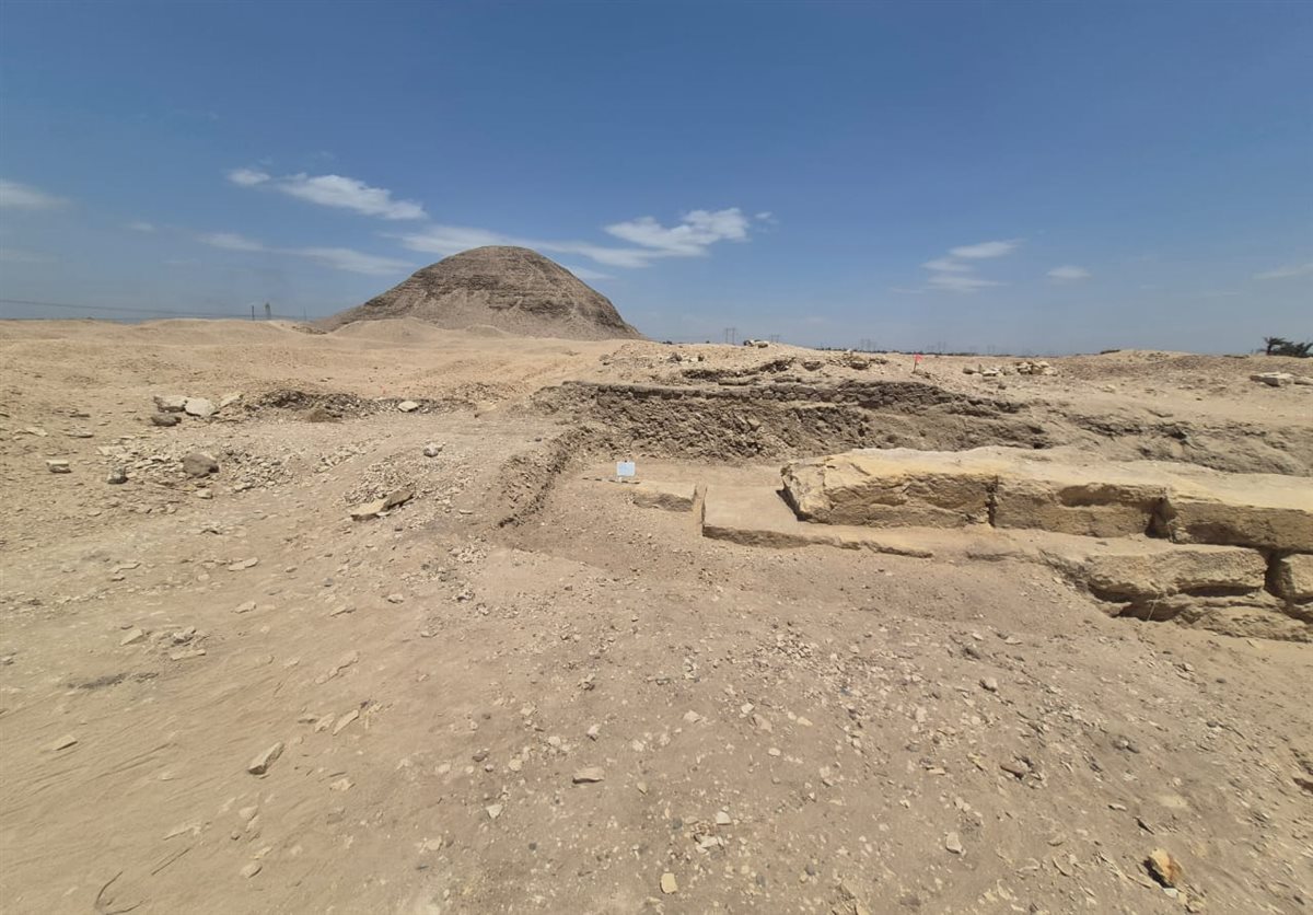 Micol_Angela's tweet photo. New information out yesterday on the 2026 dig at Hawara by the Egyptian government. As I said, the foundation stones are mind boggling. Hopefully they will reach the second level before they hit water. https://t.co/xNcYg8sxTq https://t.co/ka6xj4ko4M