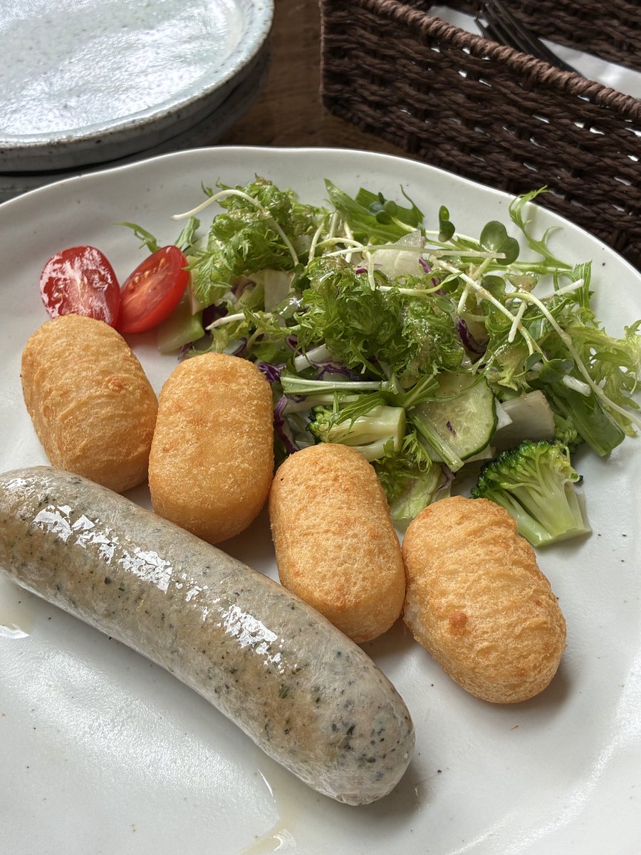 古刹に隣接するカフェ。近くの通りは頻繁に通過していたが、少し奥にこんな素敵なお店があるとは知らなかった。とても良かった。お料理も美味しかったし。また来ようっと