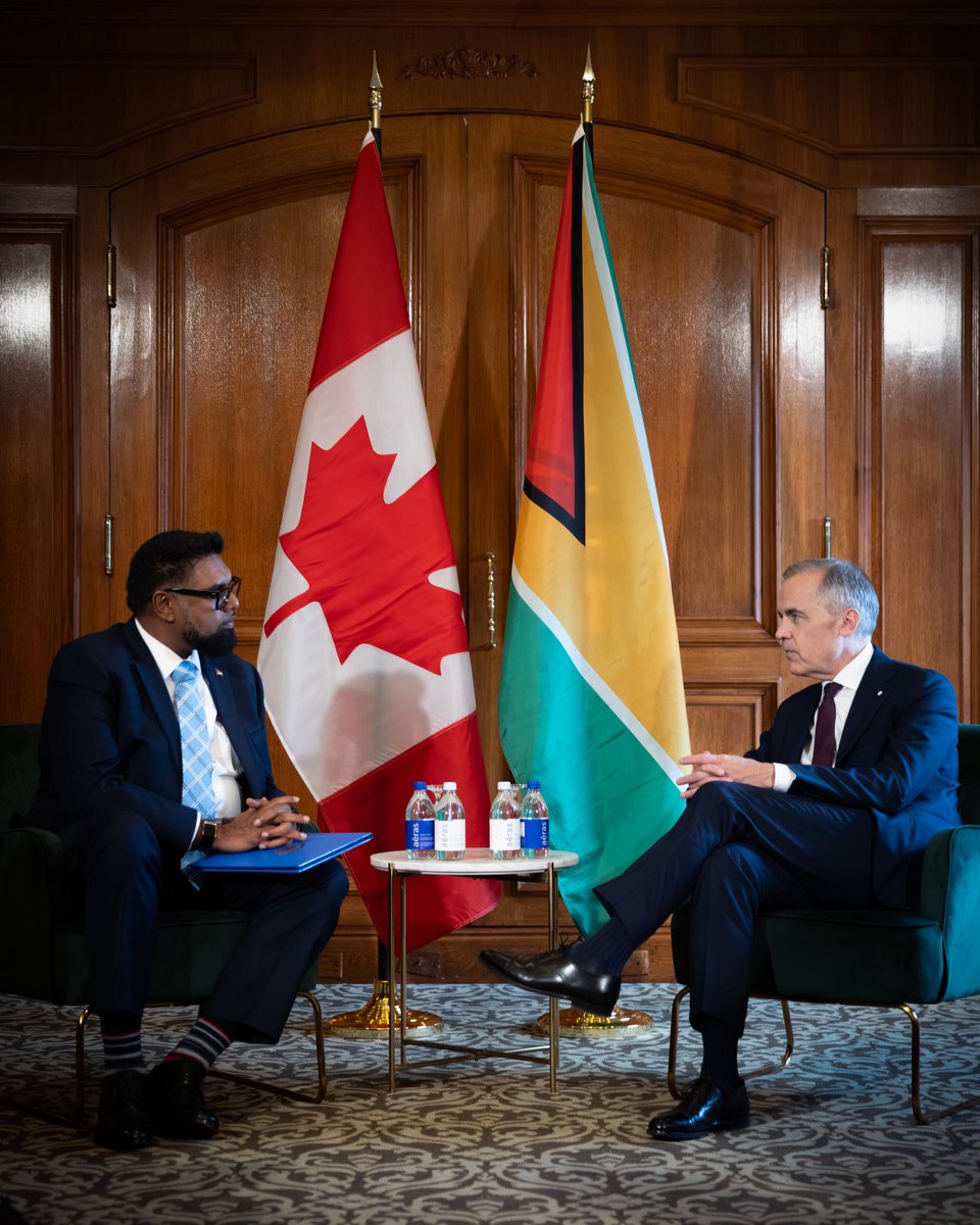 MarkJCarney's tweet photo. Ce fut un plaisir de rencontrer aujourd’hui le président Ali à Toronto pour discuter du renforcement du partenariat entre nos deux pays dans les domaines de l’énergie, des technologies, de l’agriculture et de l’exploitation minière.

Ensemble, nous créons des possibilités pour les populations du Canada et du Guyana.