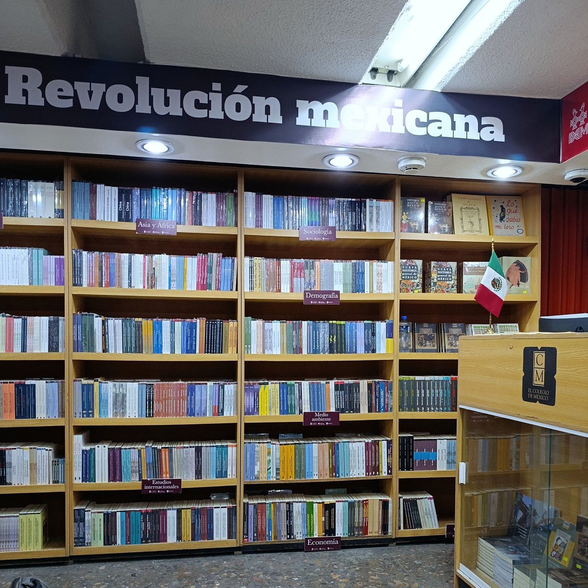 Publicaciones de El Colegio de México tweet media