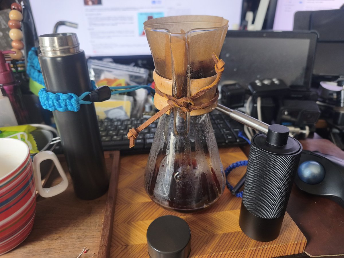 nomodon's tweet photo. CHEMEX コーヒーメーカー
以前珈琲にハマりかけた時に買って
美味く淹れられなくて死蔵してました
いまなら美味く淹れられる気がする
野外では怖くて使えないけど
部屋ならこれで
この形が好きなんよな(*´ω`*)
#コーヒーメーカー
#CHEMEX https://t.co/sAAhCWg0ZY