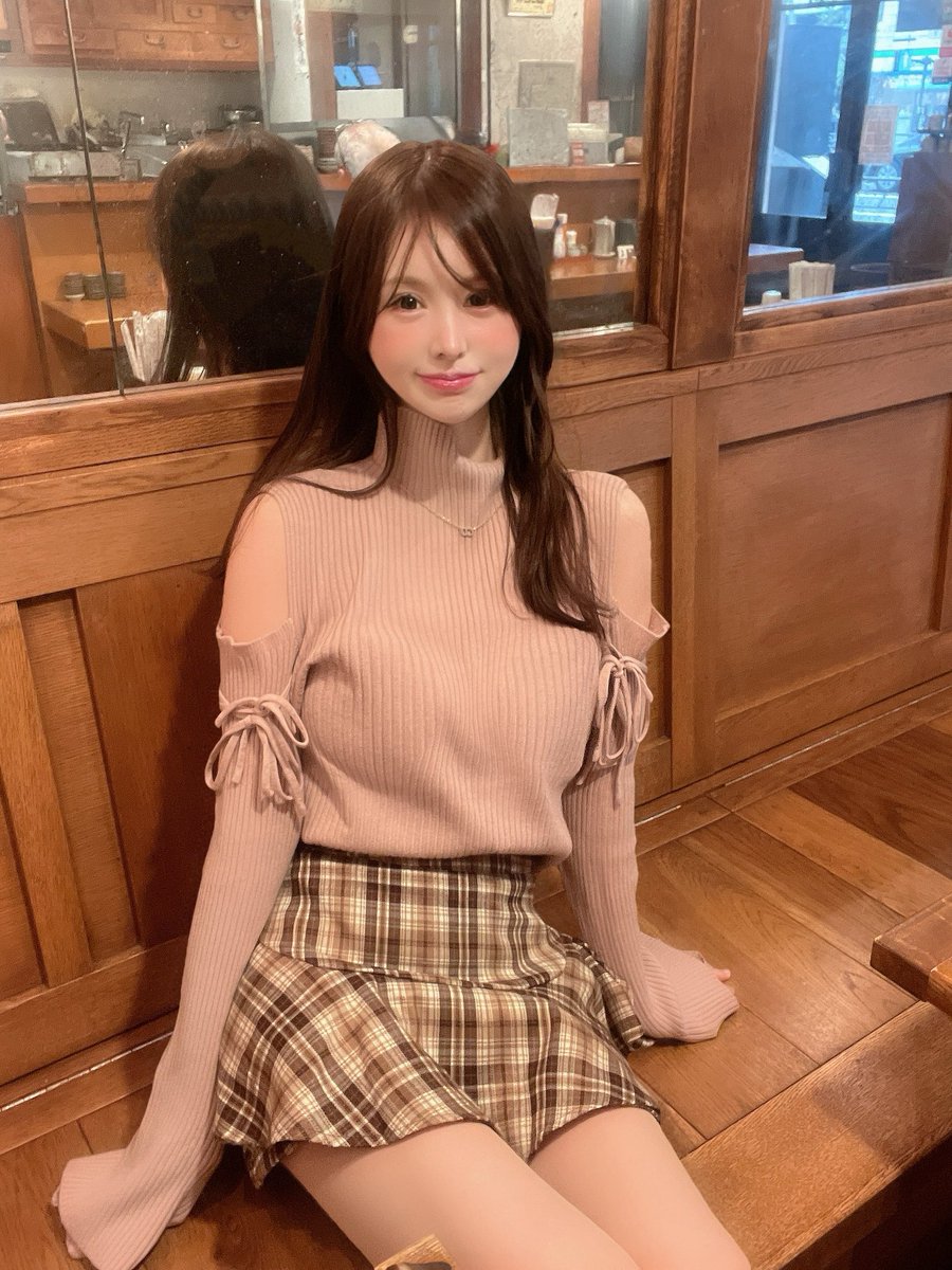 eririn_model's tweet photo. おはよう🌷
今日の私服、どっちの雰囲気が好き？ https://t.co/5w2Cme4hEj