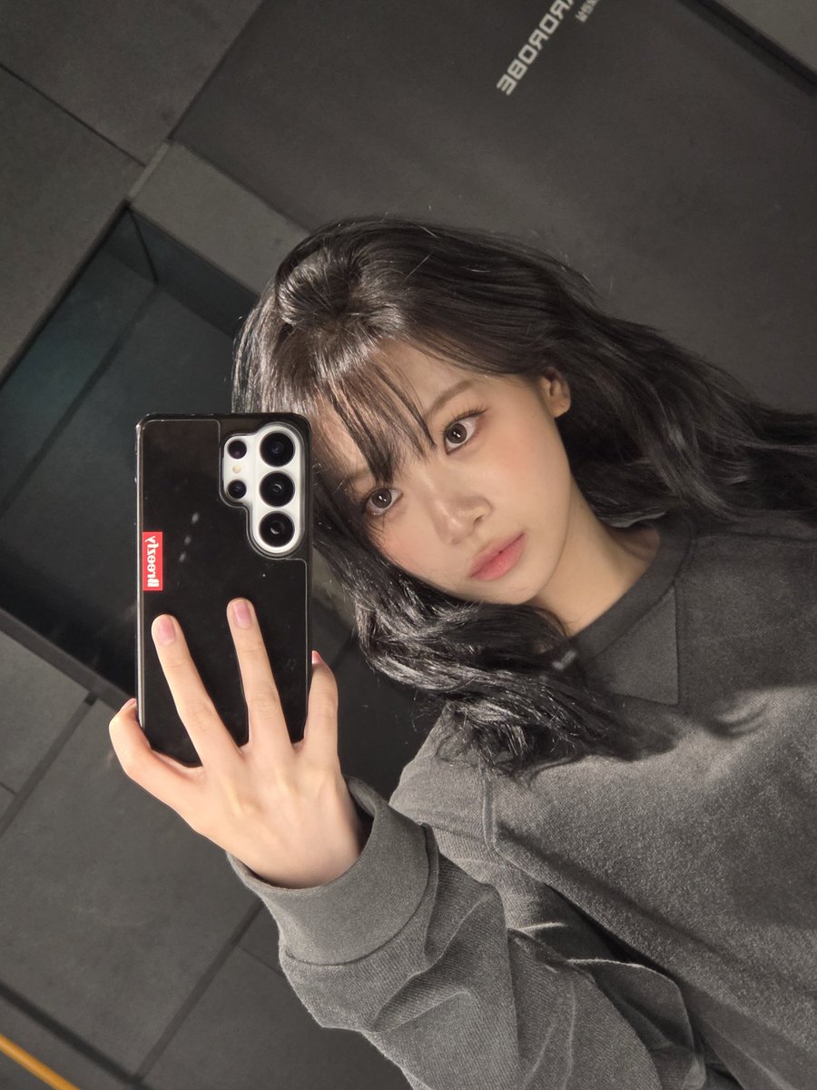 Chaewon ⚘ tweet media