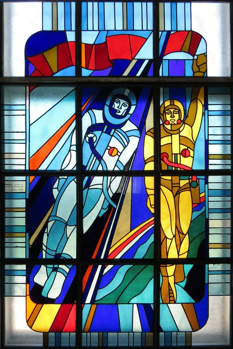 SciFiArchives's tweet photo. Stained glass windows at Chernobyl Nuclear Power Plant, (1986), Pripyat, Ukrainian SSR. Artist: Mykola Semenovich Linnik https://t.co/eZqJpUSvLy