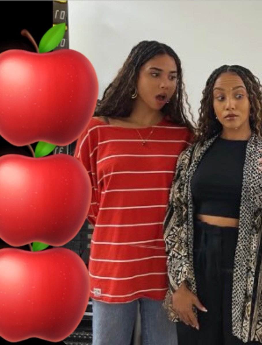 smiskititia's tweet photo. hello world I’m three apples tall https://t.co/OfnlQqVMfs
