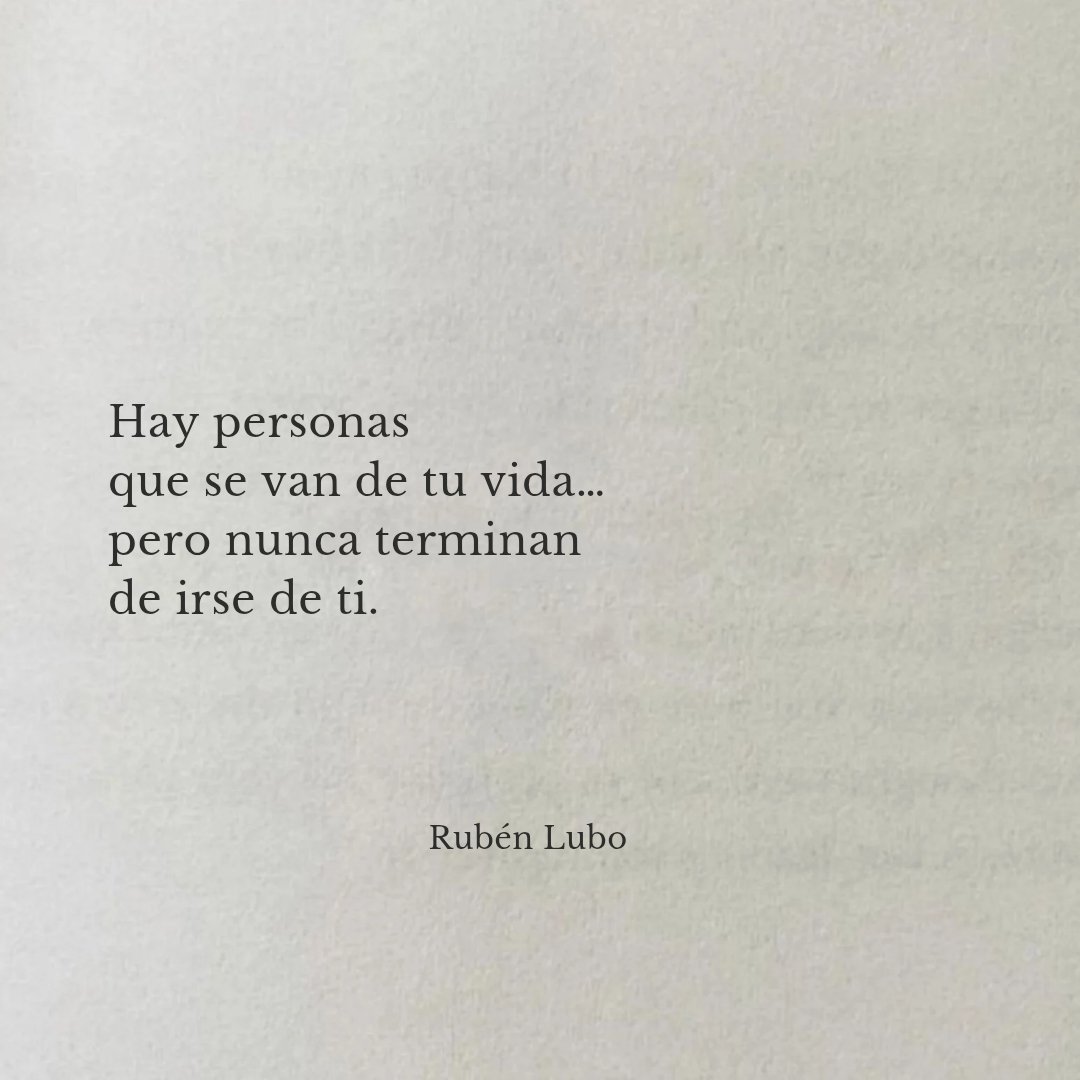 Algunas personas no se van del todo.
Se instalan en un rincón del alma
y se quedan ahí,
calladas,
eternas,
como un verso que ya no lees pero que sigues sabiendo de memoria.

—Rubén Lubo