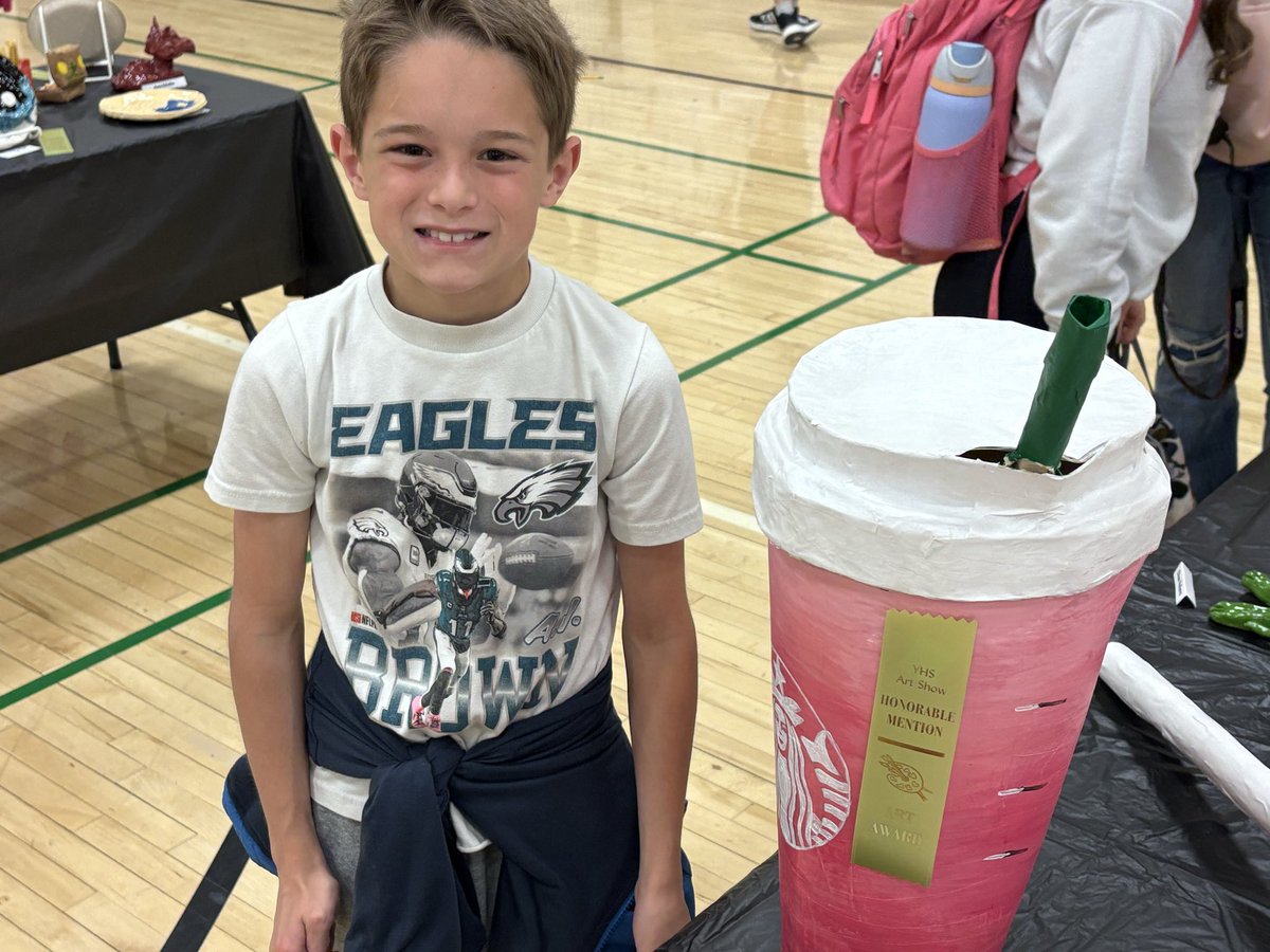 YESVossClass's tweet photo. Good evening to everyone, here are more of our students visiting the Art Show at the High School today. The Art at this show was Wonderful!  😁 https://t.co/KodtuDHzV0