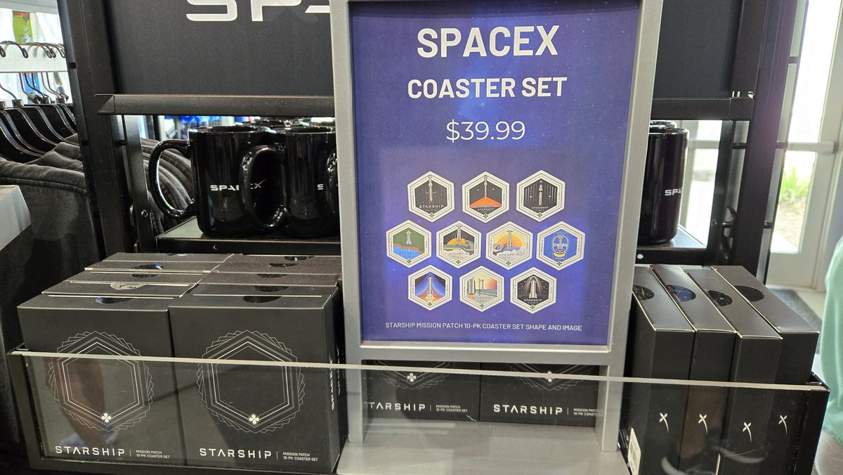 ケネディ宇宙センターVisitor Complexにて SPACE-Xグッズが少し増えて