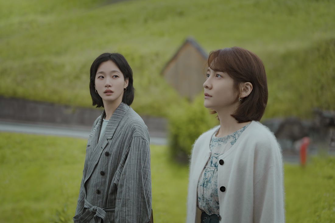 oricon's tweet photo. Netflixで独占配信中の韓国作品が「百想芸術大賞」を席巻　9作品12受賞の快挙

『ウンジュンとサンヨン』作品賞、脚本賞
『未知のソウル』女性最優秀演技賞（パク・ボヨン）、演出賞
『ソウルの家から大企業に通うキム部長の物語』テレビ部門大賞（リュ・スンリョン）、男性助演賞（ユ・スンモク）
『暴君のシェフ』男性新人演技賞（イ・チェミン）
『エマ』女性新人演技賞（パン・ヒョリン）
『キアンの破天荒ゲストハウス』男性バラエティ賞（キアン84）

『グッドニュース』脚本賞
『パヴァーヌ』芸術賞（音楽）
『HUMINT/ヒューミント』女性助演賞（シン・セギョン）

そのほかの写真は👇
https://t.co/CxaehXqinw